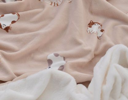 [Kozy House] Playful Kitten Print Mink Microfiber Blanket