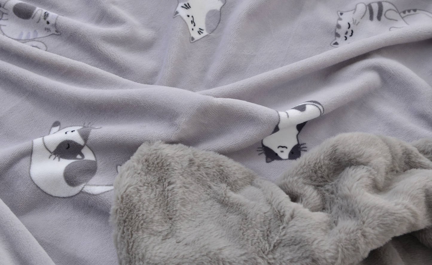 [Kozy House] Playful Kitten Print Mink Microfiber Blanket