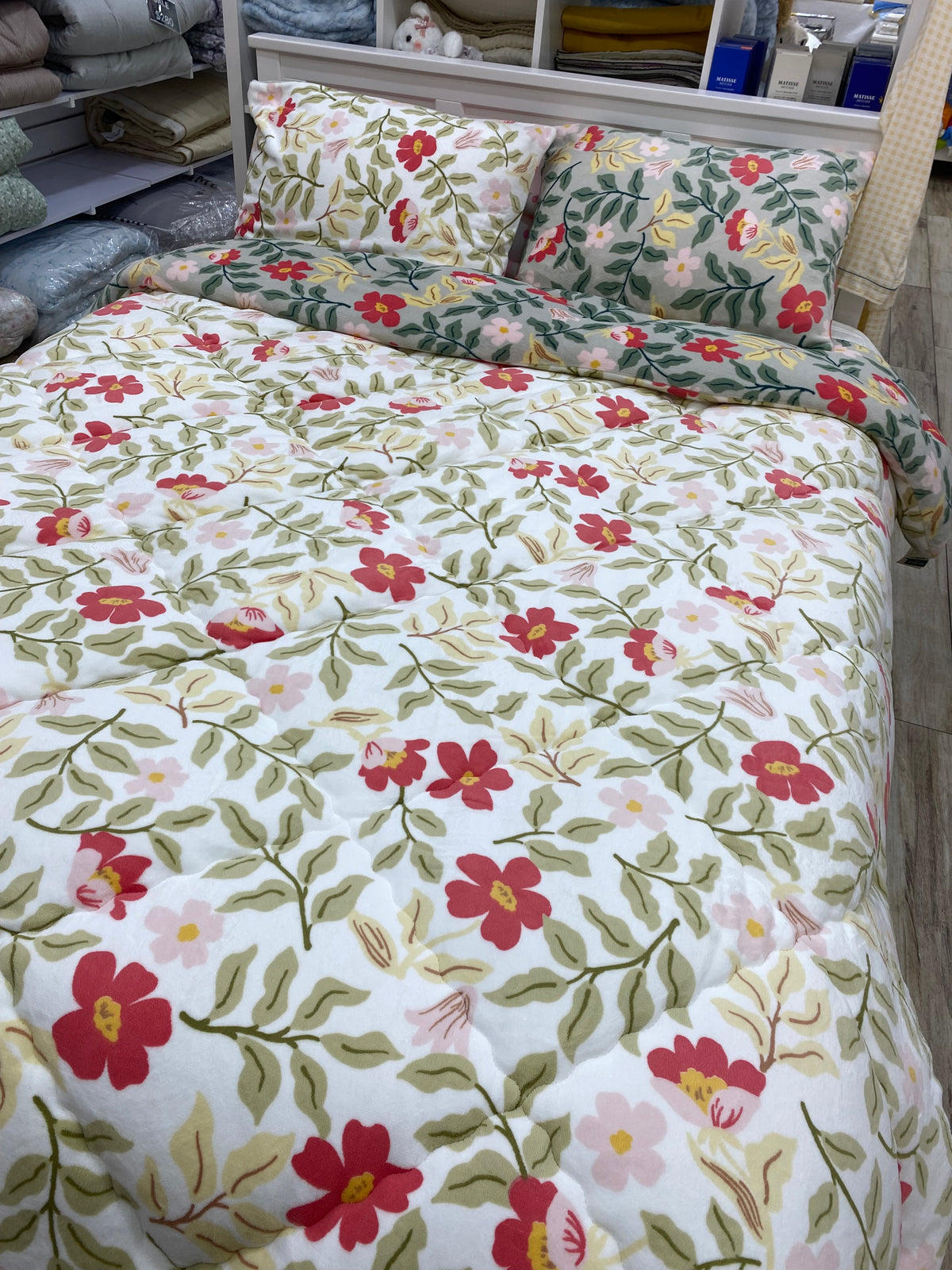 [Kozy House] Microfibre Leaf & Flower Blanket Q