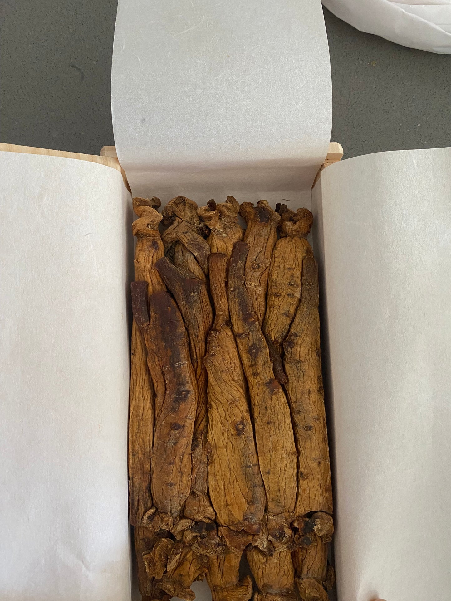 [Achimmadang] 6 year old Korean Red ginseng can 300g Very Big Size 10 Roots