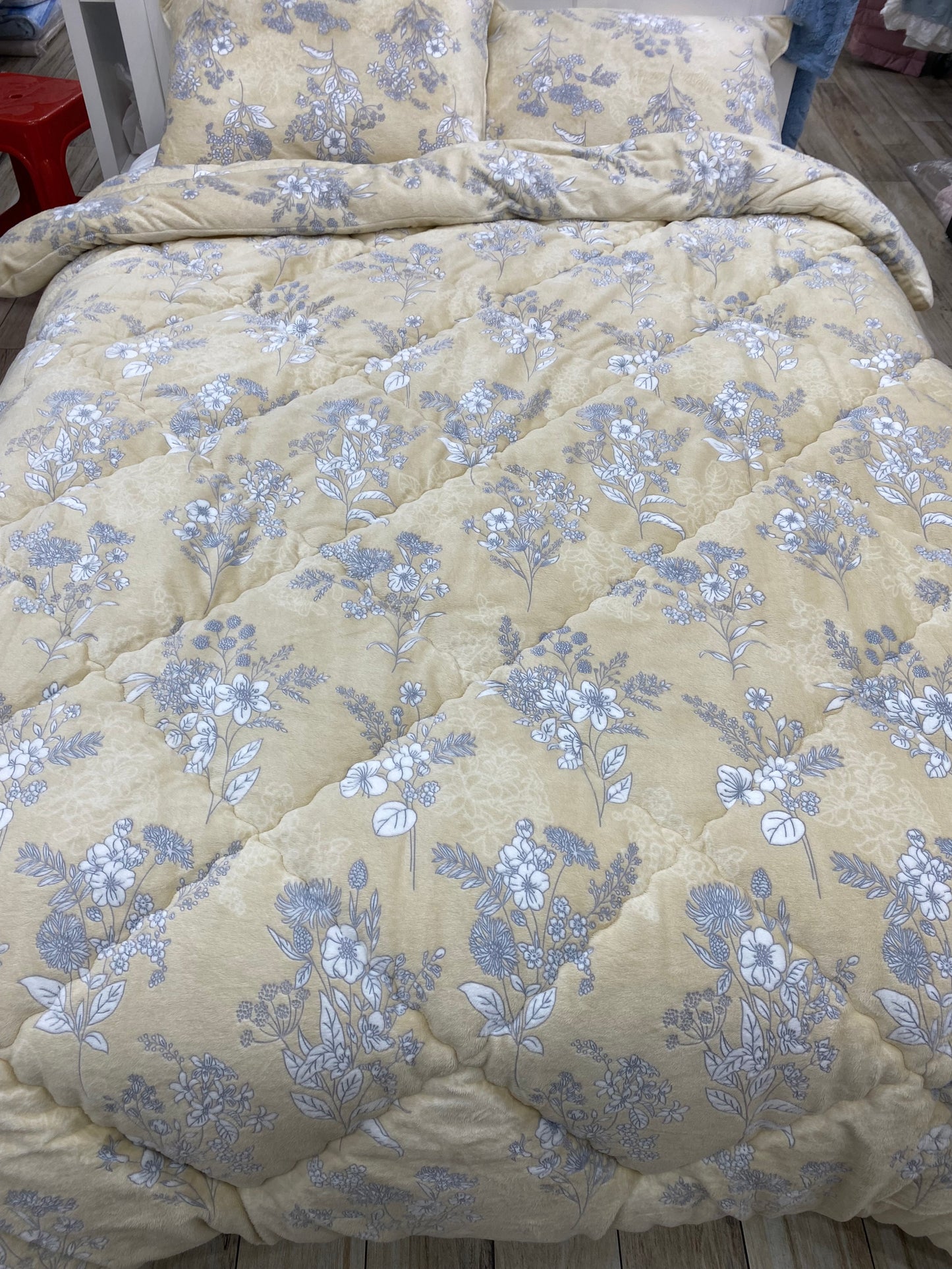 [Kozy House] Anne Floral Microfibre 5mm 3D Burn-Out Korean Winter Comforter Set