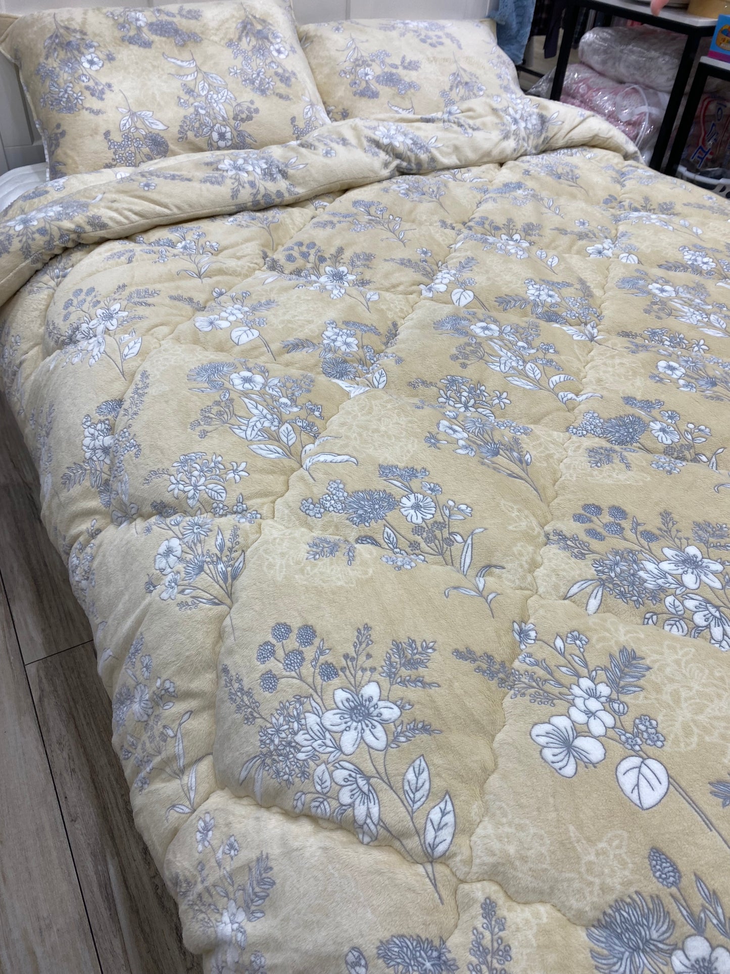 [Kozy House] Anne Floral Microfibre 5mm 3D Burn-Out Korean Winter Comforter Set