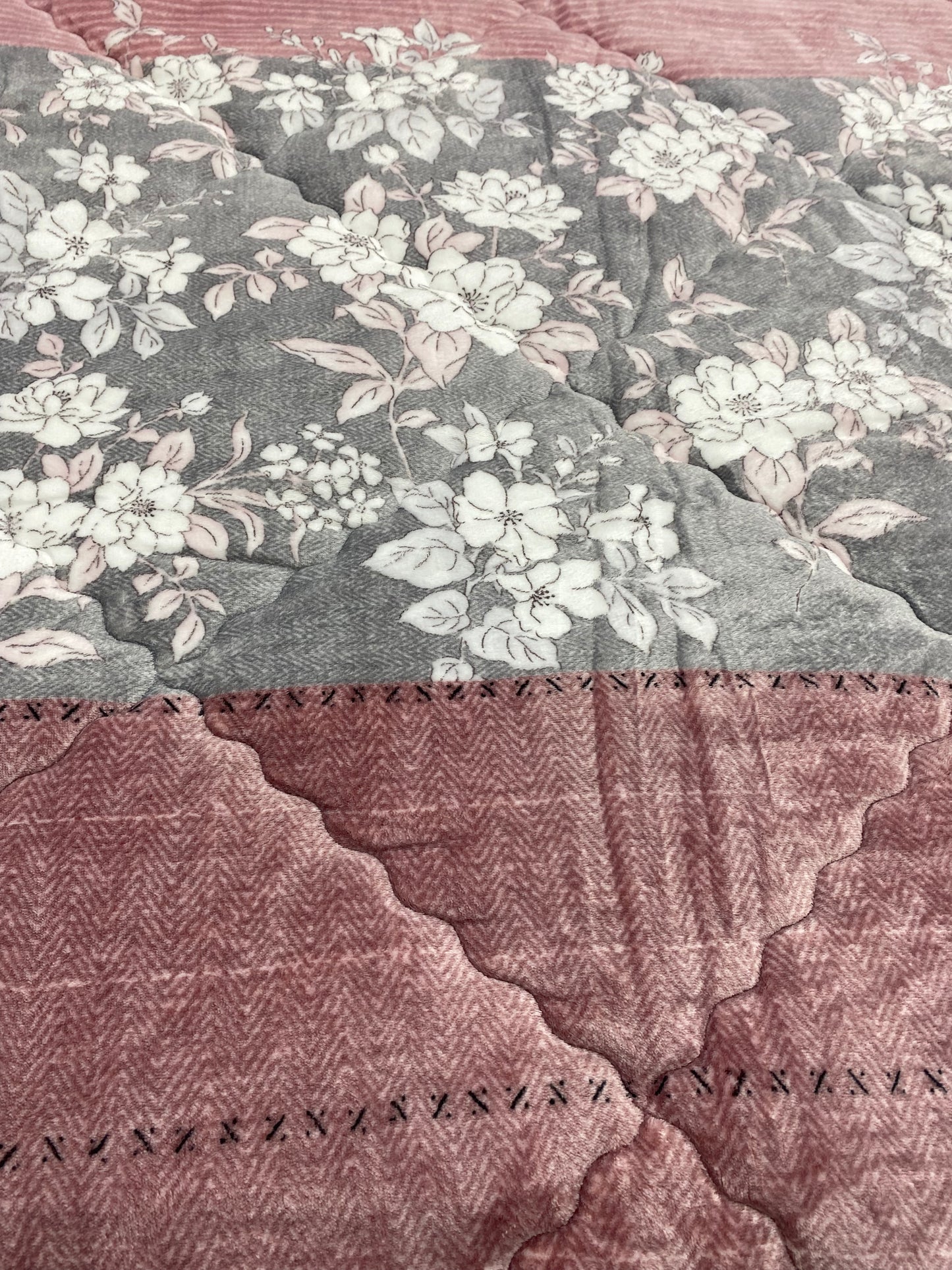[Kozy House] Korean 5mm Microfiber Winter Comforter – Floral Pink Q