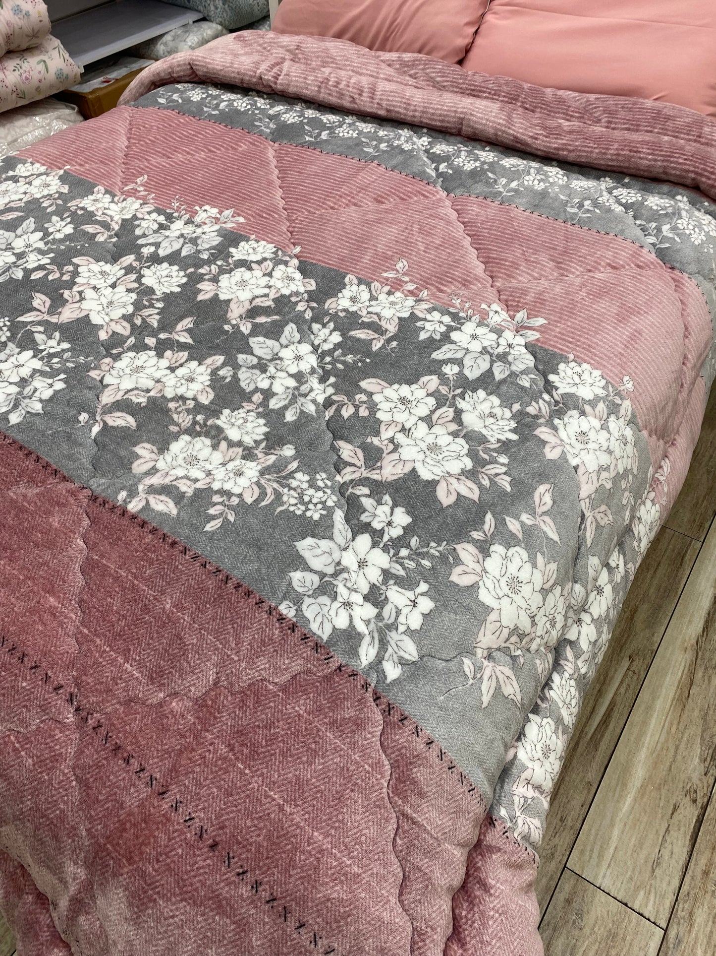 [Kozy House] Korean 5mm Microfiber Winter Comforter – Floral Pink Q