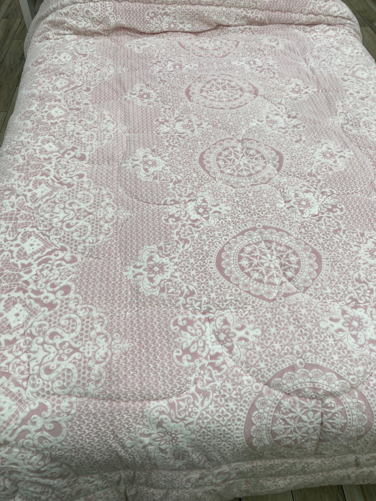 [Kozy House] Classic Damask Korean Microfibre Winter Blanket Q