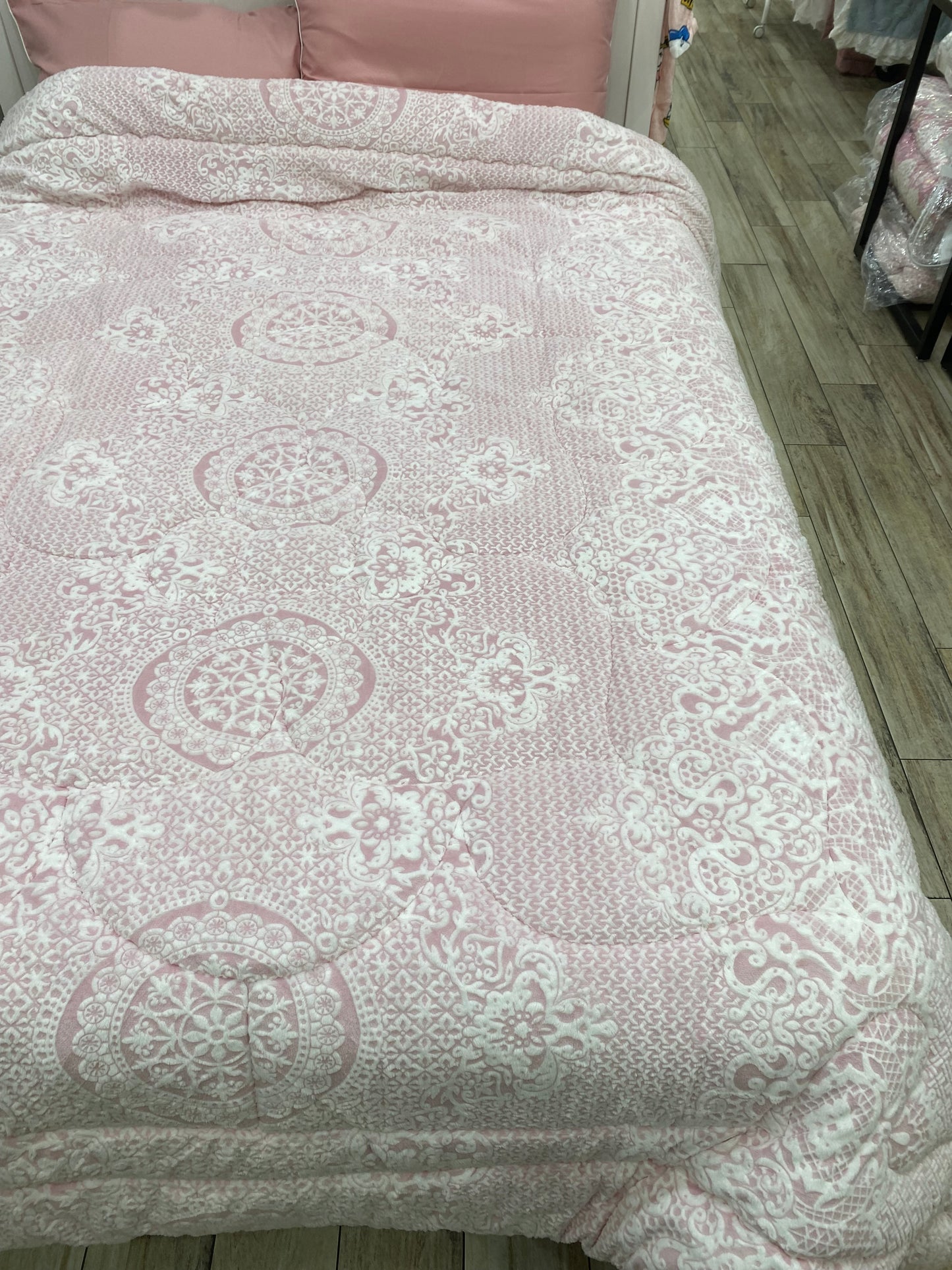 [Kozy House] Classic Damask Korean Microfibre Winter Blanket Q