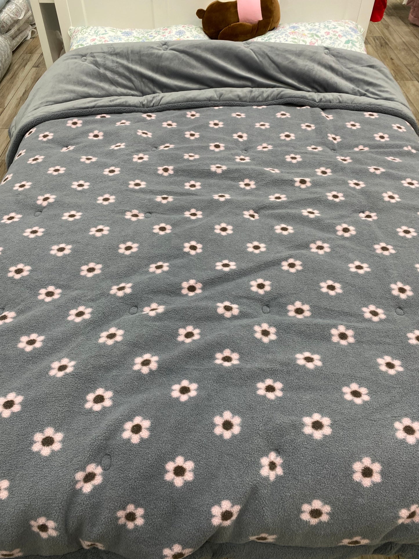 [Kozy House] Korean Fleece Microfibre Winter Blanket - Daisy Q