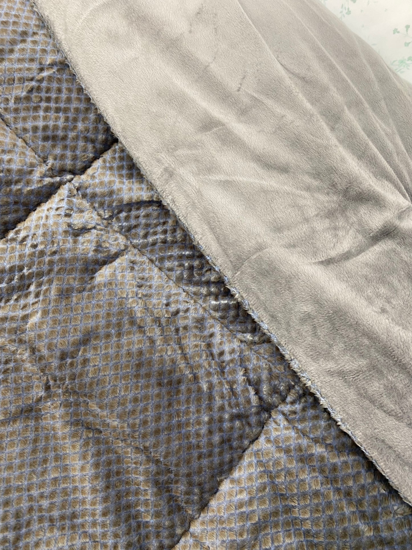 [Kozy House] Korean Fleece Microfibre Winter Blanket - Square Pattern Q