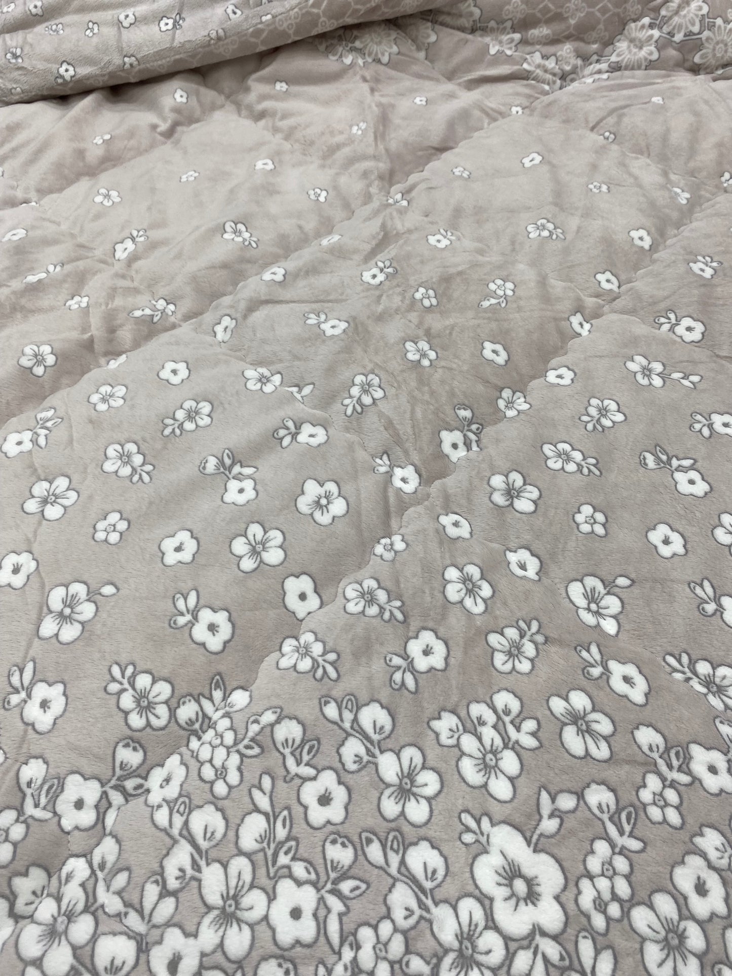 [Kozy House] Korean Soft Microfibre Floral Winter Blanket Comforter